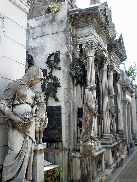 recoleta_cemetery_001.JPG - Recoleta cemetery