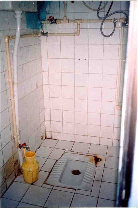 kuwait_066.jpg - Public toilet