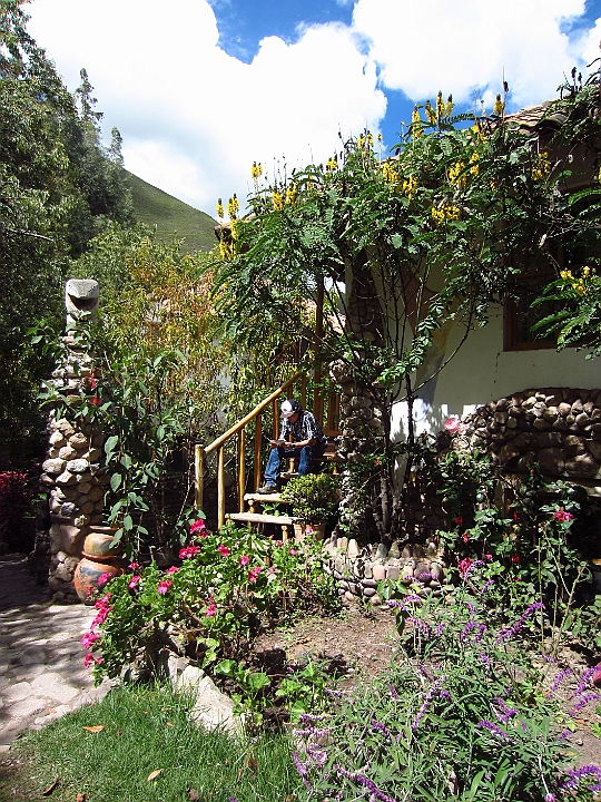 peru_0934.JPG - Our hotel in the mountains above Urabamba