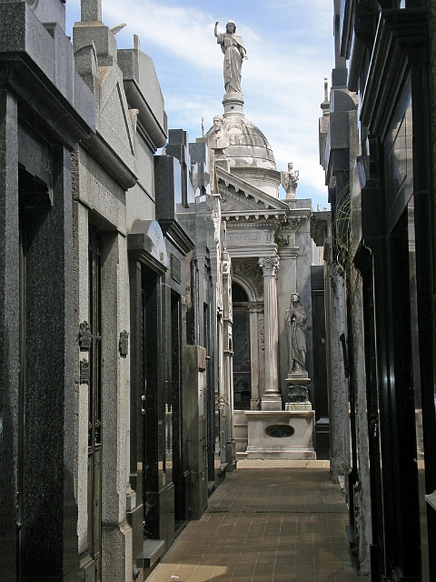 recoleta_cemetery_022.JPG - Recoleta cemetery