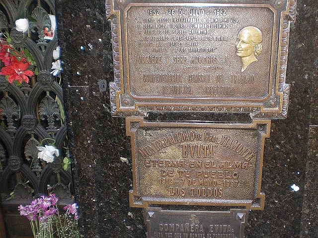 recoleta_cemetery_025.jpg - Tomb of Evita