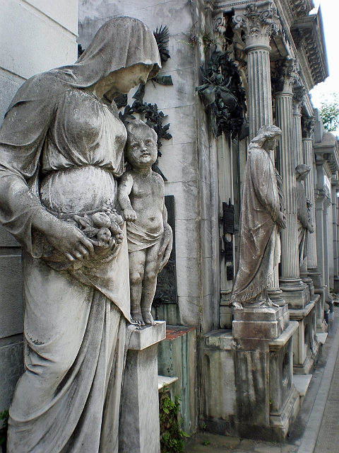 recoleta_cemetery_033.JPG - Recoleta cemetery
