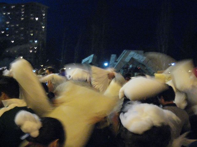 pillow_fight_303.jpg